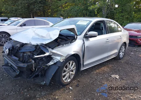 2014 Volkswagen Jetta Se z USA, uszkodzony, nr VIN 3VWD17AJ2EM421573